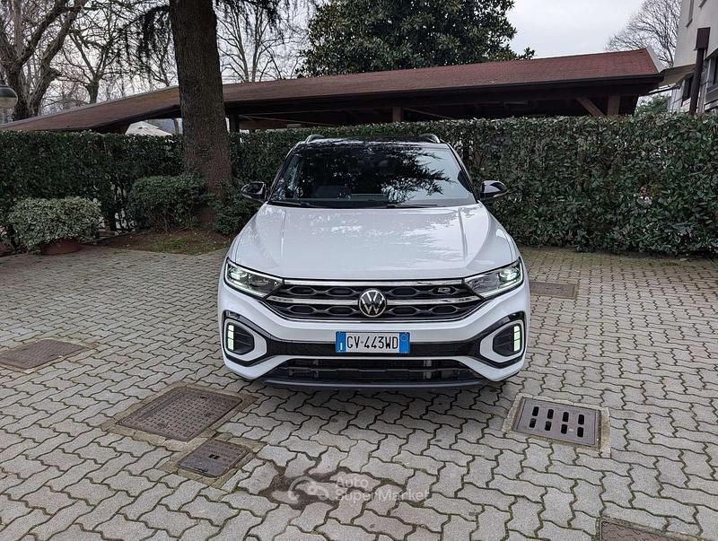 Usata VW T-Roc R-line Plus 150 CV (110 kW) 2024 Pure white con tetto black met SUV