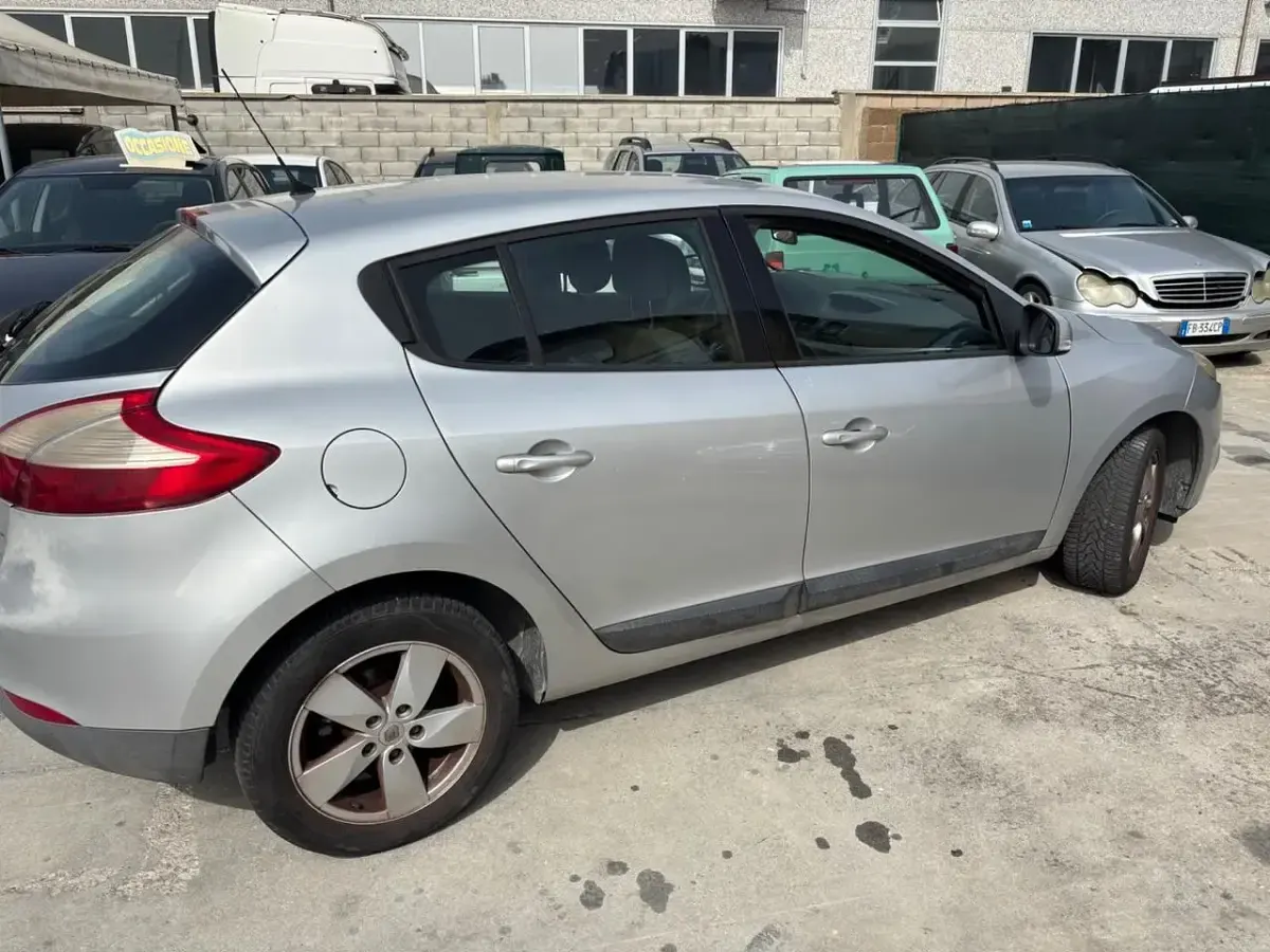 Usata Renault Mégane III 110 CV (80 kW) 2010 Argento Berlina