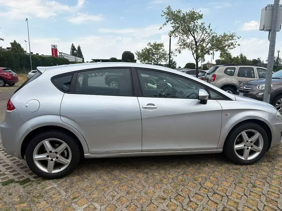 Usata Seat Leon Reference 86 CV (63 kW) 2010 Grigio Utilitaria