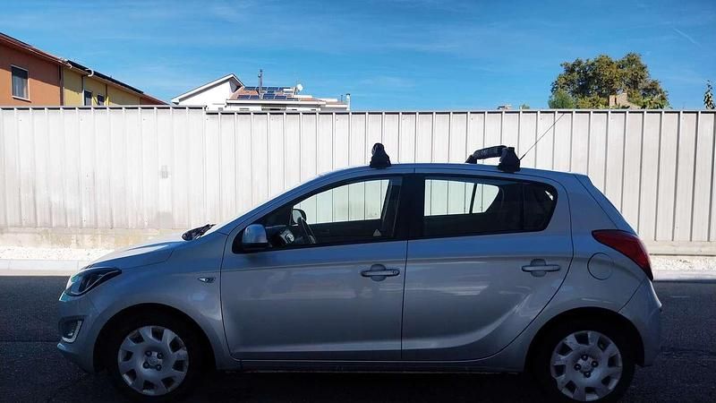 Usata Hyundai i20 Edition 84 CV (61 kW) 2012 Argento Berlina