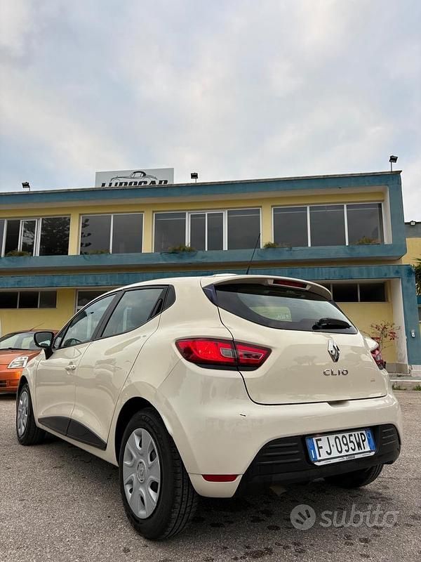 Usata Renault Clio IV Intens 75 CV (55 kW) 2017 Beige Berlina