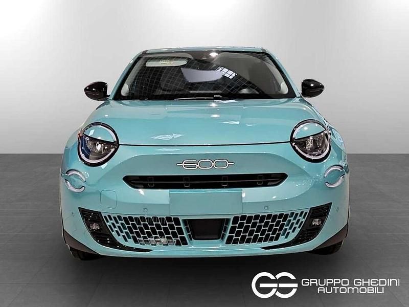 Nuova Fiat 600 La Prima 101 CV (74 kW) 2026 Azzurro cielo d'italia (metall SUV