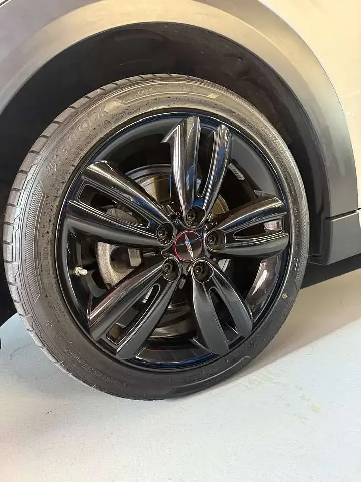 Usata Mini John Cooper Works 136 CV (100 kW) 2023 Nanuq white perlato Utilitaria