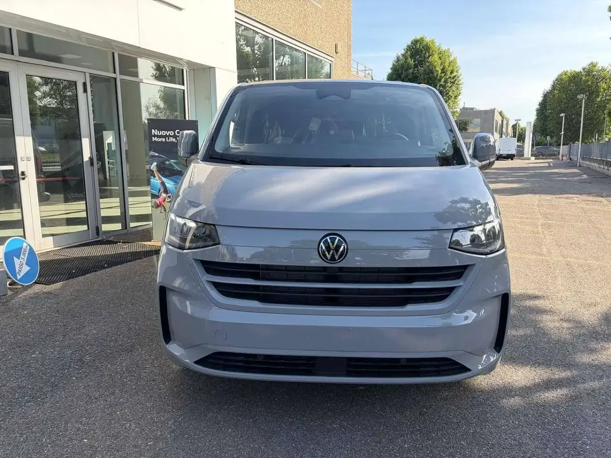 Nuova VW T7 150 CV (110 kW) 2026 Stone grey Furgone