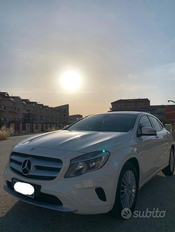 Usata Mercedes GLA200 109 CV (80 kW) 2016 Bianco SUV