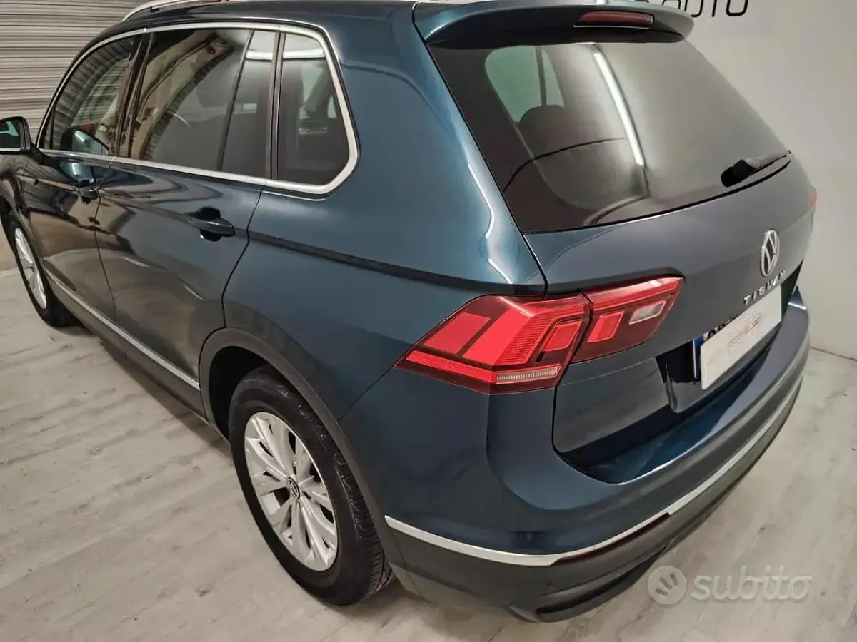 Usata VW Tiguan Life 131 CV (96 kW) 2021 Grigio SUV