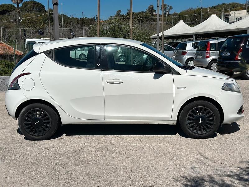 Usata Lancia Ypsilon S 95 CV (69 kW) 2014 Bianco Utilitaria