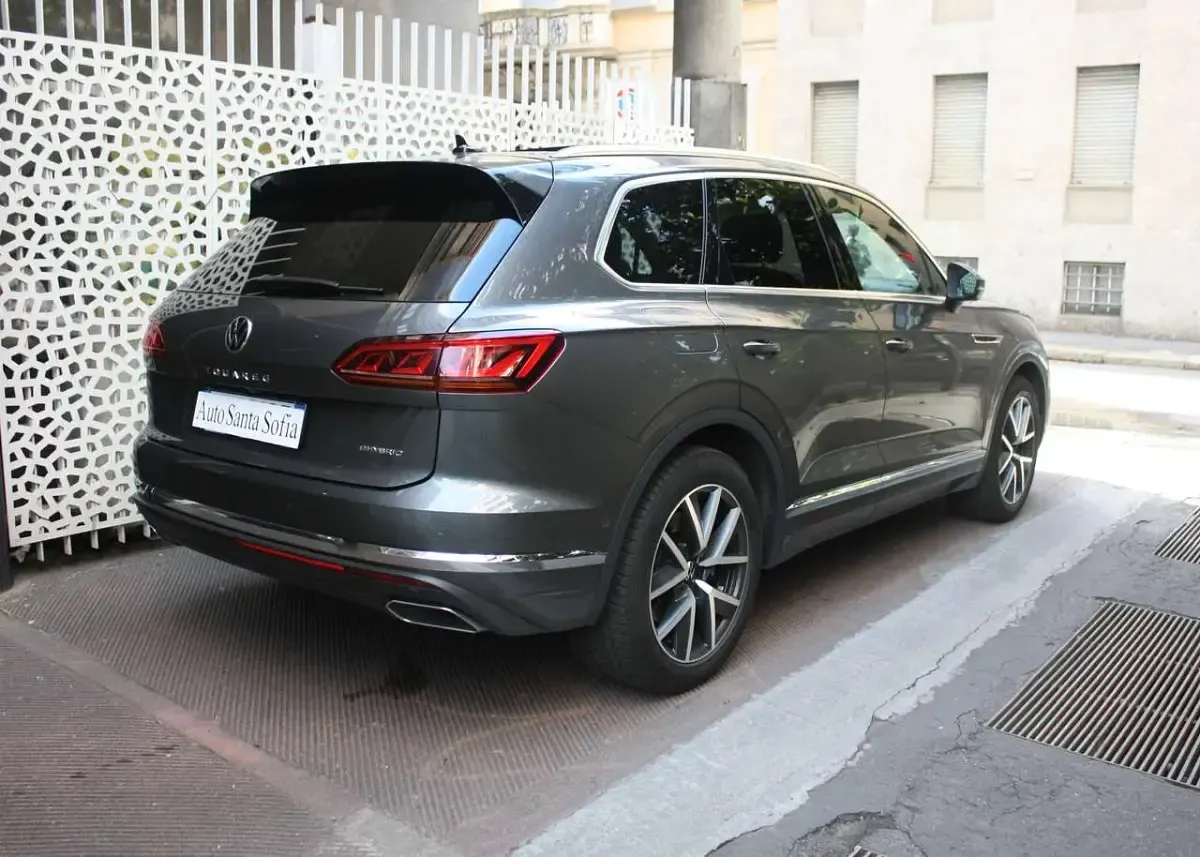 Usata VW Touareg Elegance 340 CV (250 kW) 2021 Grigio silicio met. SUV