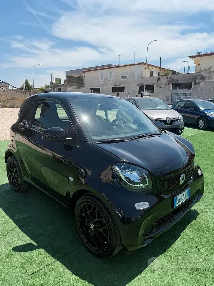 Usata Smart ForTwo Electric Drive Passion 41 kW (56 CV) 2022 Nero Berlina