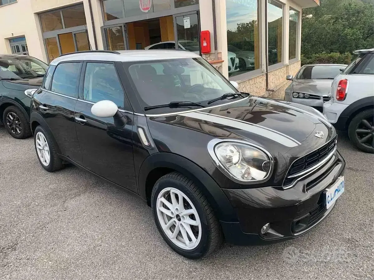 Usata Mini Cooper D Countryman 143 CV (105 kW) 2015 Marrone SUV