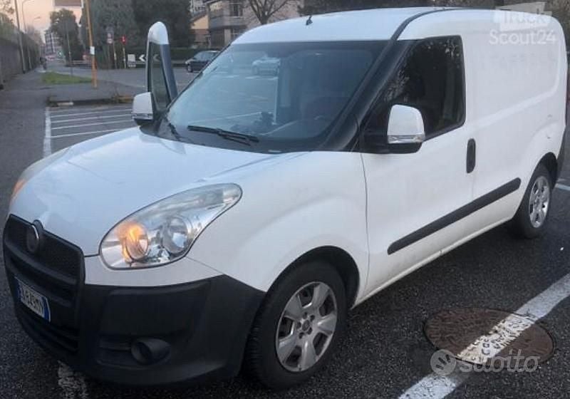Usata Fiat Doblò 90 CV (66 kW) 2011 Monovolume