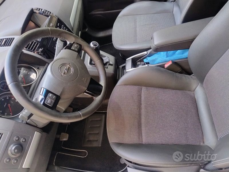 Usata Opel Zafira 140 CV (102 kW) 2009 Nero Monovolume