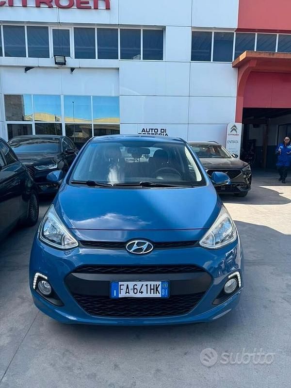 Usata Hyundai i10 67 CV (49 kW) 2015 Blu Utilitaria