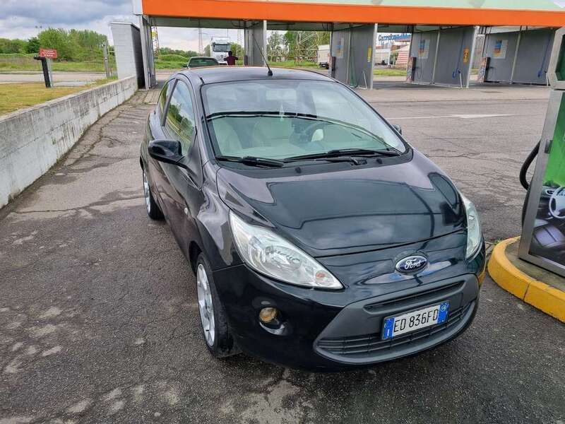 Usata 2010 Ford Ka Collection Due volumi | 2900 € (Buon prezzo) - Immagine 1/4