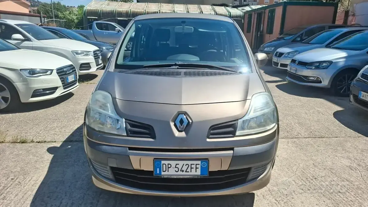 Usata Renault Modus Dynamique 75 CV (55 kW) 2008 Grigio Monovolume