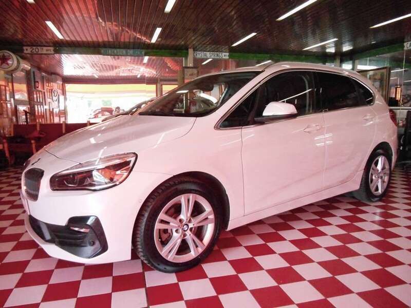 Bianco perlato Usata 2020 BMW 216 Luxury Line Monovolume | 14.490 € (Buon prezzo) - Immagine 1/4