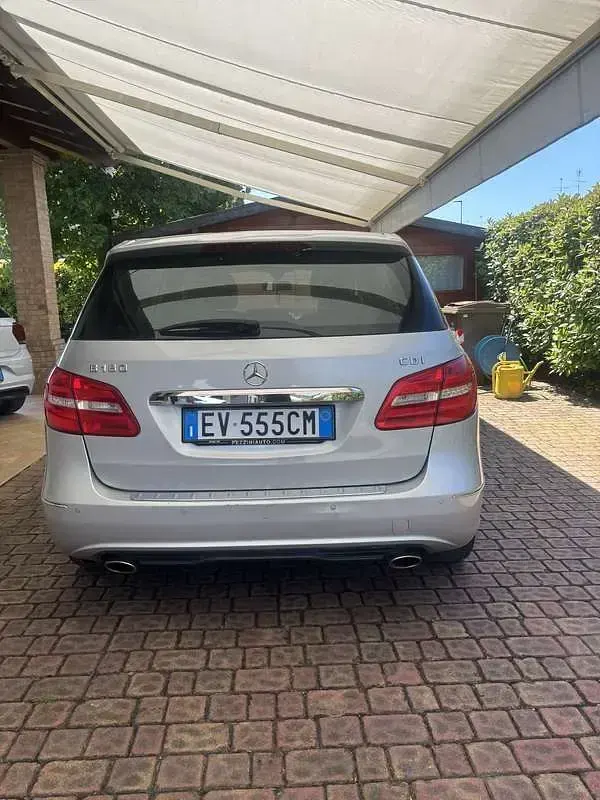 Usata Mercedes A180 AMG line 109 CV (80 kW) 2014 Utilitaria