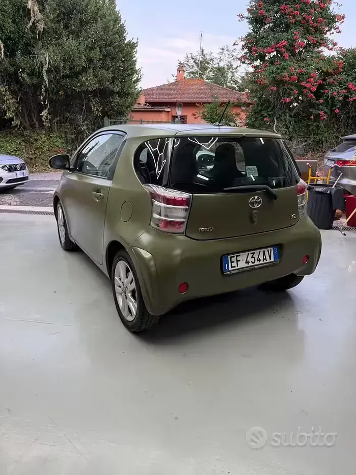 Usata Toyota iQ Style 99 CV (72 kW) 2012 Verde Utilitaria