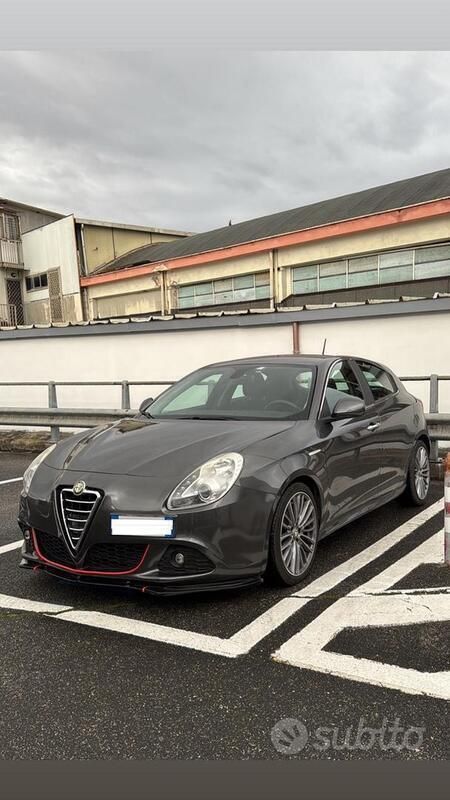 Usata Alfa Romeo Giulietta 105 CV (77 kW) 2013 Grigio Utilitaria