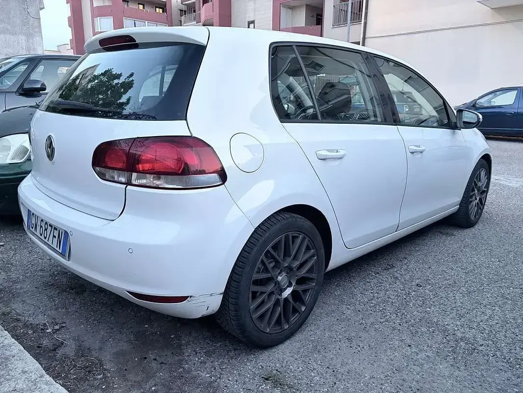 Usata VW Golf VI Highline 105 CV (77 kW) 2010 Bianco Utilitaria
