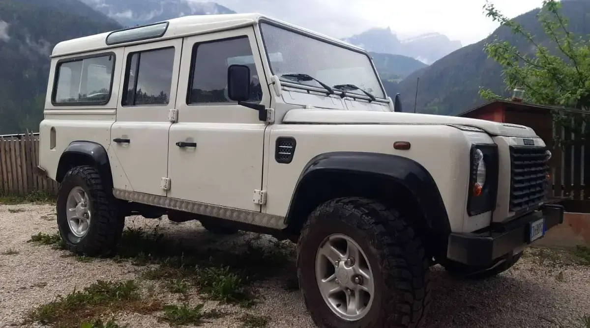 Usata Land Rover Defender 122 CV (89 kW) 2006 Bianco Station wagon