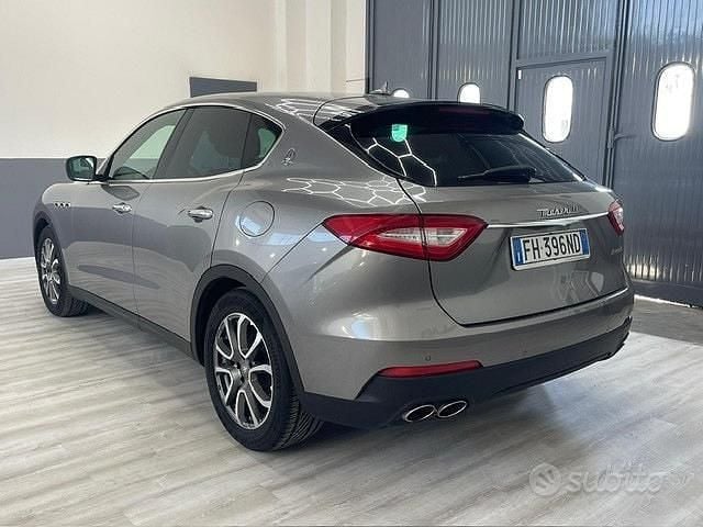 Usata Maserati Levante GranLusso 250 CV (183 kW) 2017 Grigio SUV
