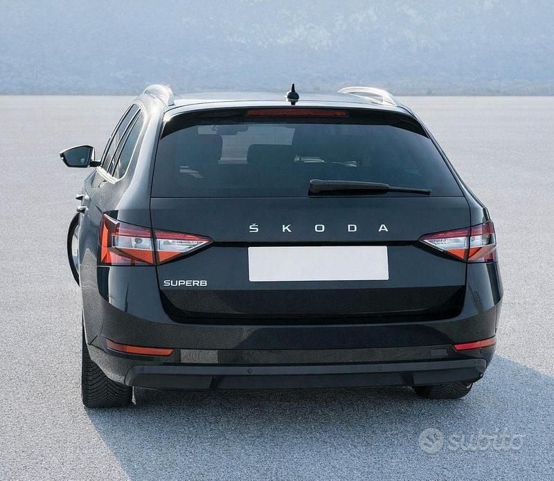 Begagnad Skoda Superb 150 HK (110 kW) 2023 Svart Kombi