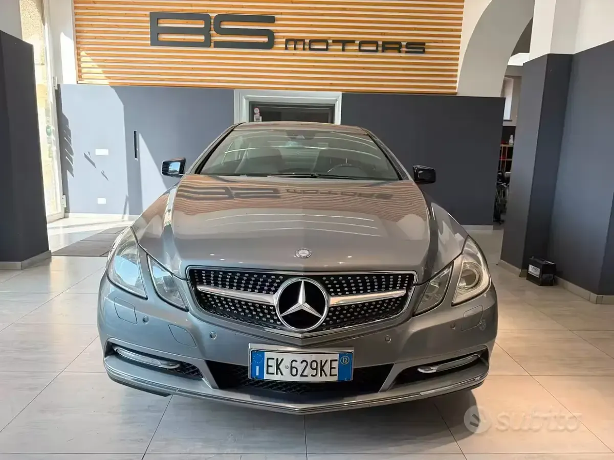 Usata Mercedes E250 204 CV (150 kW) 2011 Grigio Coupé