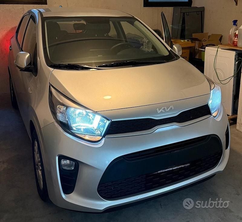 Grigio Usata 2024 Kia Picanto Due volumi | 11.950 € (Ottimo prezzo) - Immagine 1/4