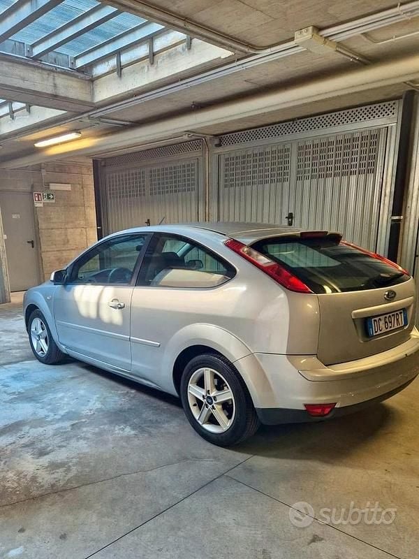 Usata Ford Focus 115 CV (84 kW) 2006 Grigio Coupé