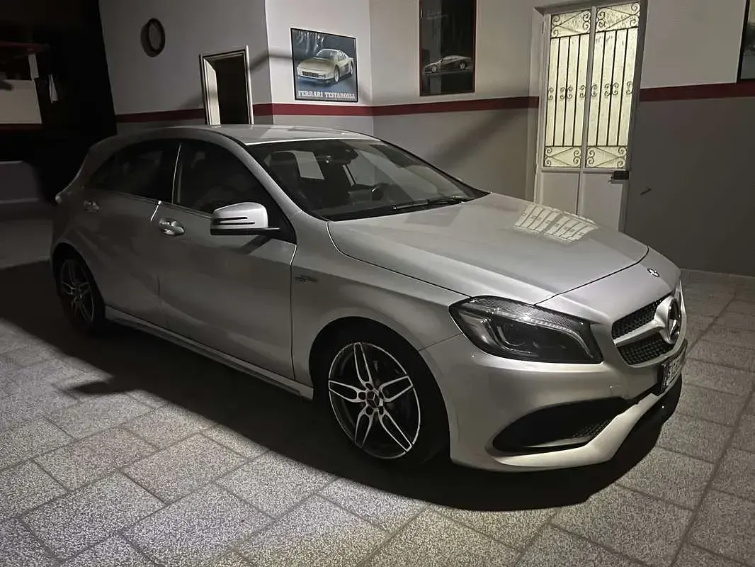 Usata Mercedes A180 Premium 109 CV (80 kW) 2017 Utilitaria