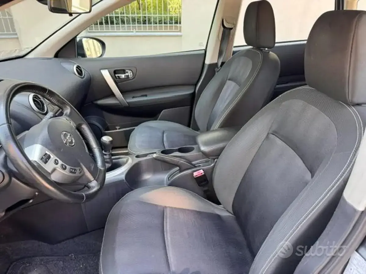 Usata Nissan Qashqai 150 CV (110 kW) 2011 Grigio SUV