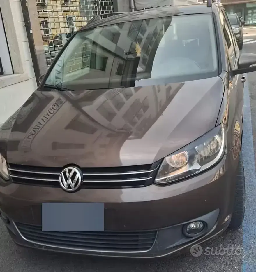 Usata VW Touran 105 CV (77 kW) 2013 Marrone Monovolume