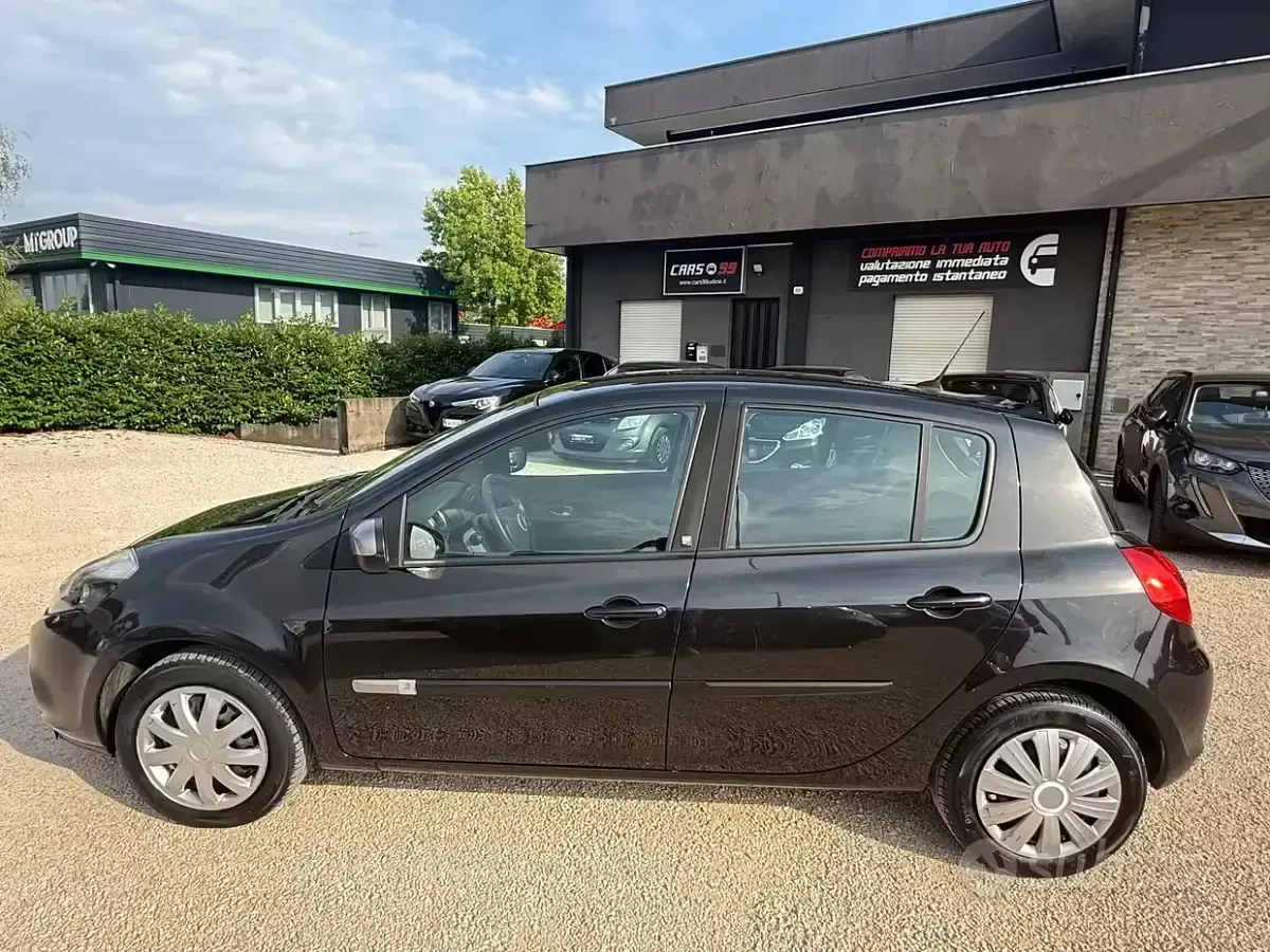 Usata Renault Clio II Dynamique 75 CV (55 kW) 2010 Nero Berlina