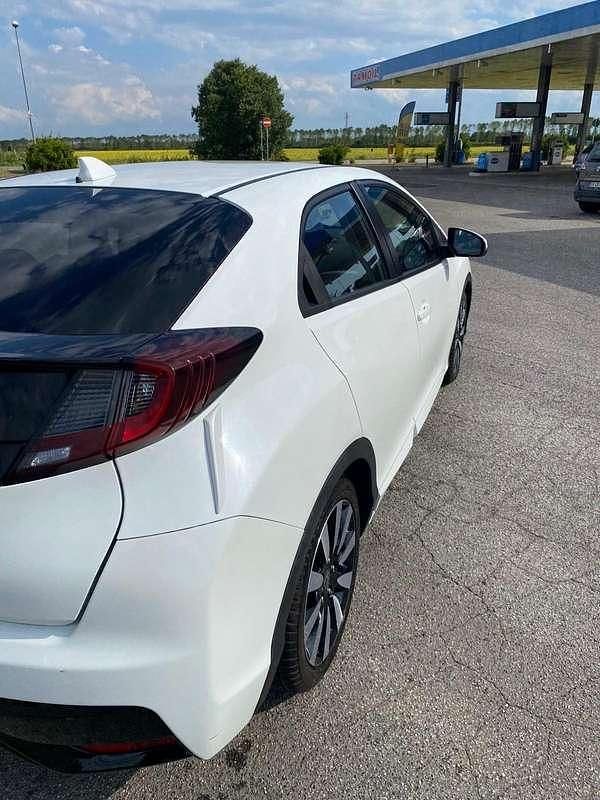 Usata Honda Civic Elegance 141 CV (103 kW) 2015 Berlina