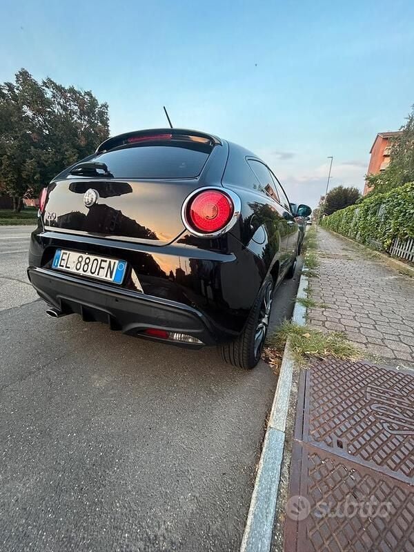 Usata Alfa Romeo MiTo 120 CV (88 kW) 2012 Nero Utilitaria