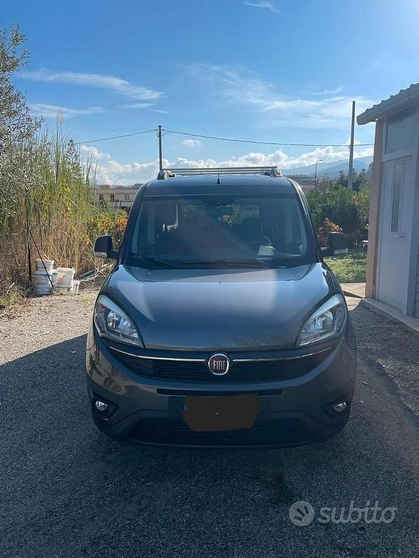 Usata Fiat Doblò Easy 105 CV (77 kW) 2016 Grigio Monovolume