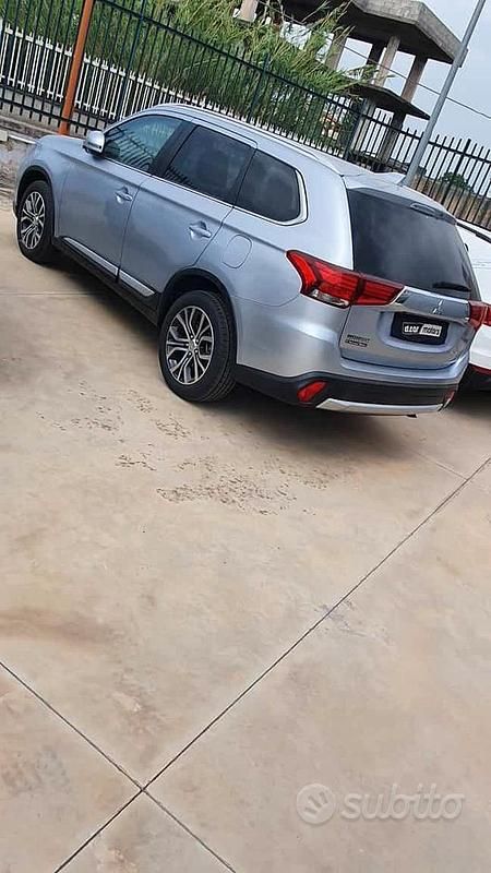 Usata Mitsubishi Outlander 150 CV (110 kW) 2017 Grigio SUV