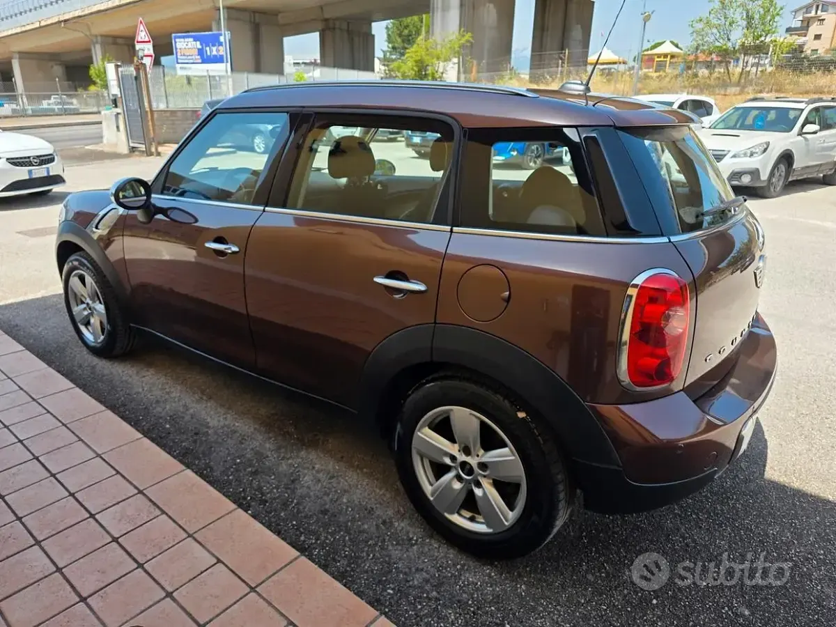 Usata Mini Cooper Countryman 98 CV (72 kW) 2015 Marrone SUV