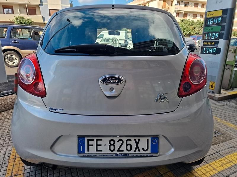 Usata Ford Ka 69 CV (50 kW) 2016 Argento Berlina