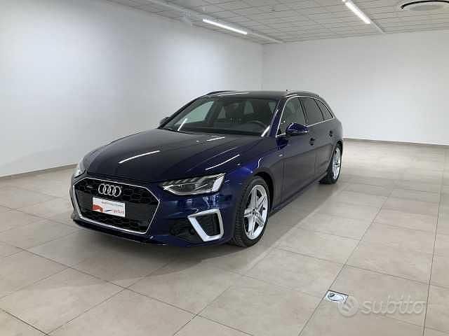 Blu navarra metallizzato Usata 2024 Audi A4 Comfort Station wagon | 43.000 € (Molto cara) - Immagine 1/4