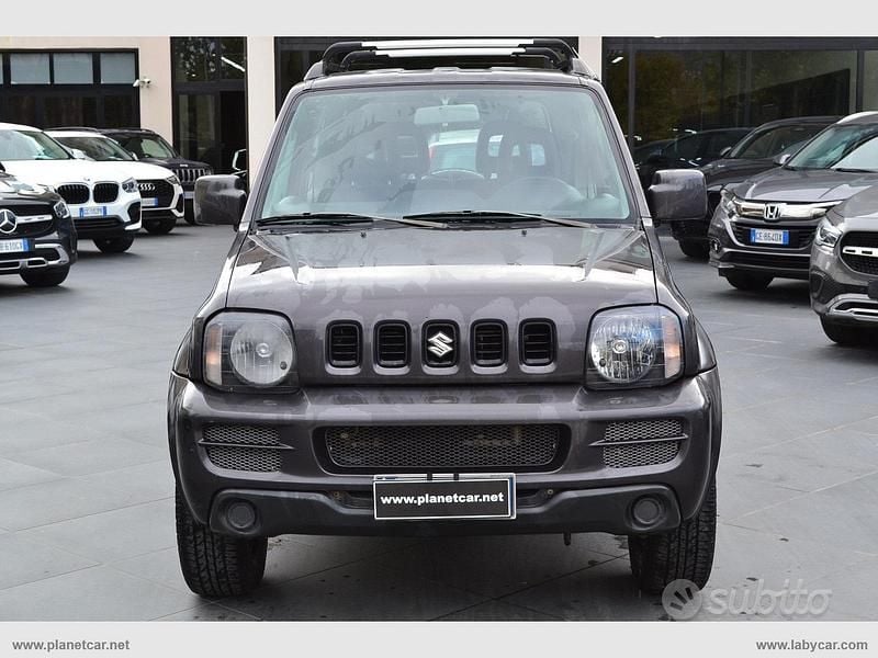 Usata Suzuki Jimny 85 CV (62 kW) 2010 Grigio SUV