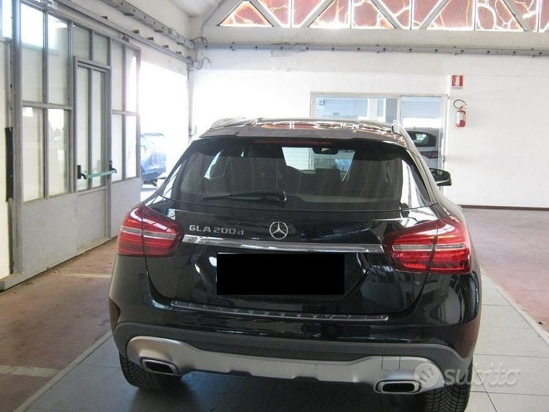 Usata Mercedes GLA200 136 CV (100 kW) 2019 Nero SUV