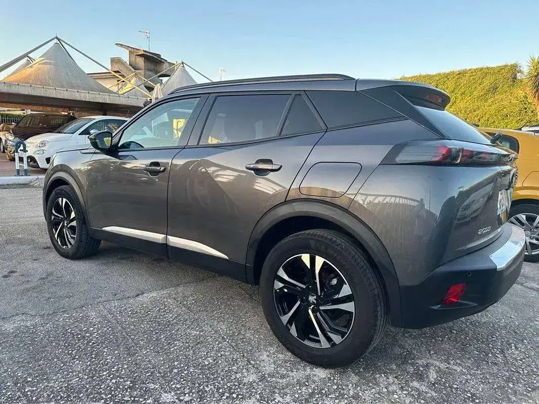 Usata Peugeot 2008 Allure 102 CV (75 kW) 2021 Grigio SUV