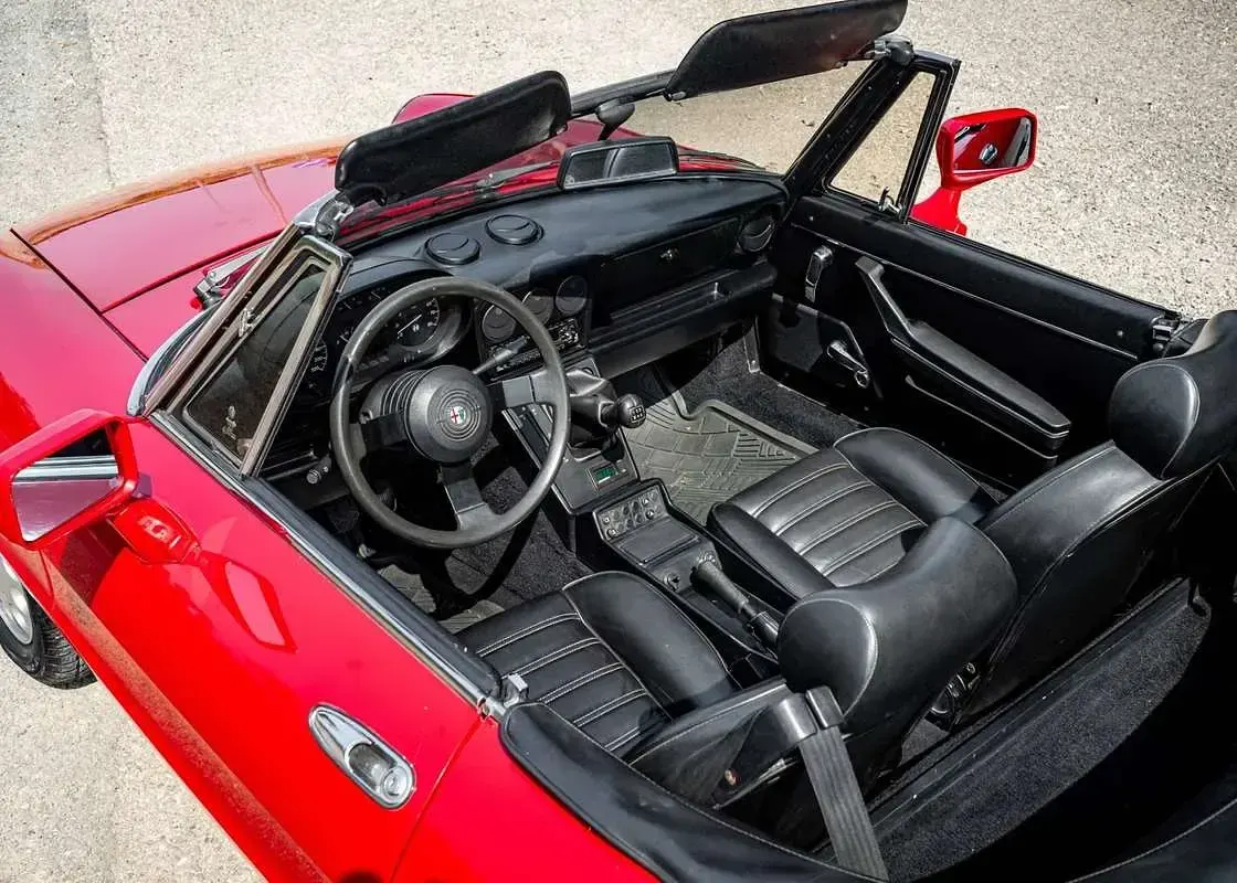 Usata Alfa Romeo Spider Veloce 101 CV (74 kW) 1988 Rosso Cabrio