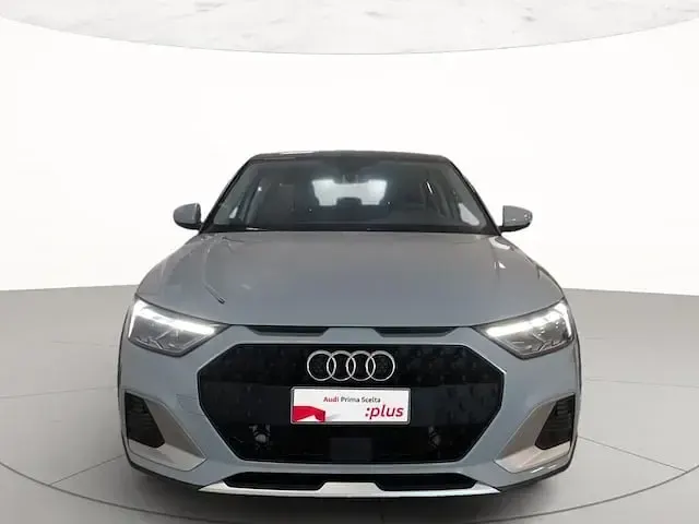 Käytetty Audi A1 Business 95 HP (69 kW) 2024 Harmaa Katumaasturi