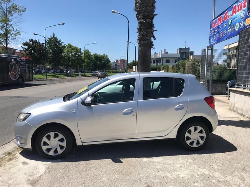 Usata Dacia Sandero Lauréate 75 CV (55 kW) 2014 Grigio Utilitaria