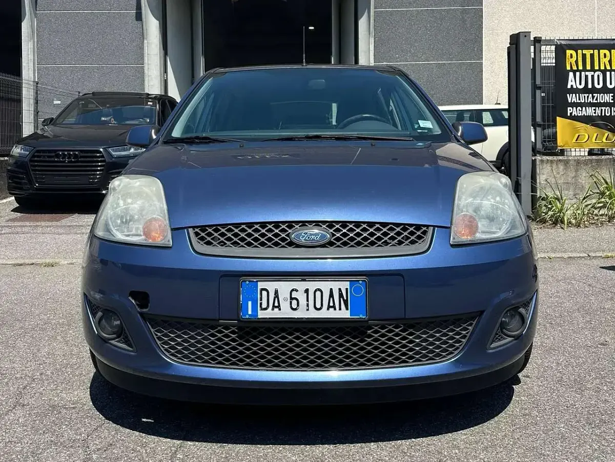 Usata Ford Fiesta Titanium 68 CV (50 kW) 2006 Blu Utilitaria