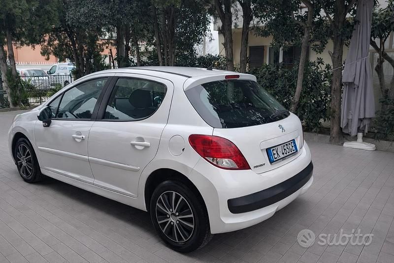 Usata Peugeot 207 2011 Bianco Utilitaria