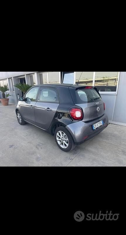 Usata Smart ForFour 71 CV (52 kW) 2019 Grigio Utilitaria